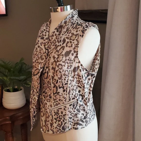 Chicos Leopard Linen Vest - Picture 5 of 13